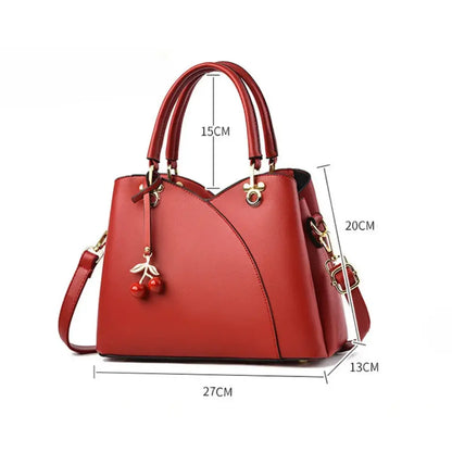 Cherry Detaylı Şık Kadın Çanta – Zarafetin ve Kullanışın Buluşması