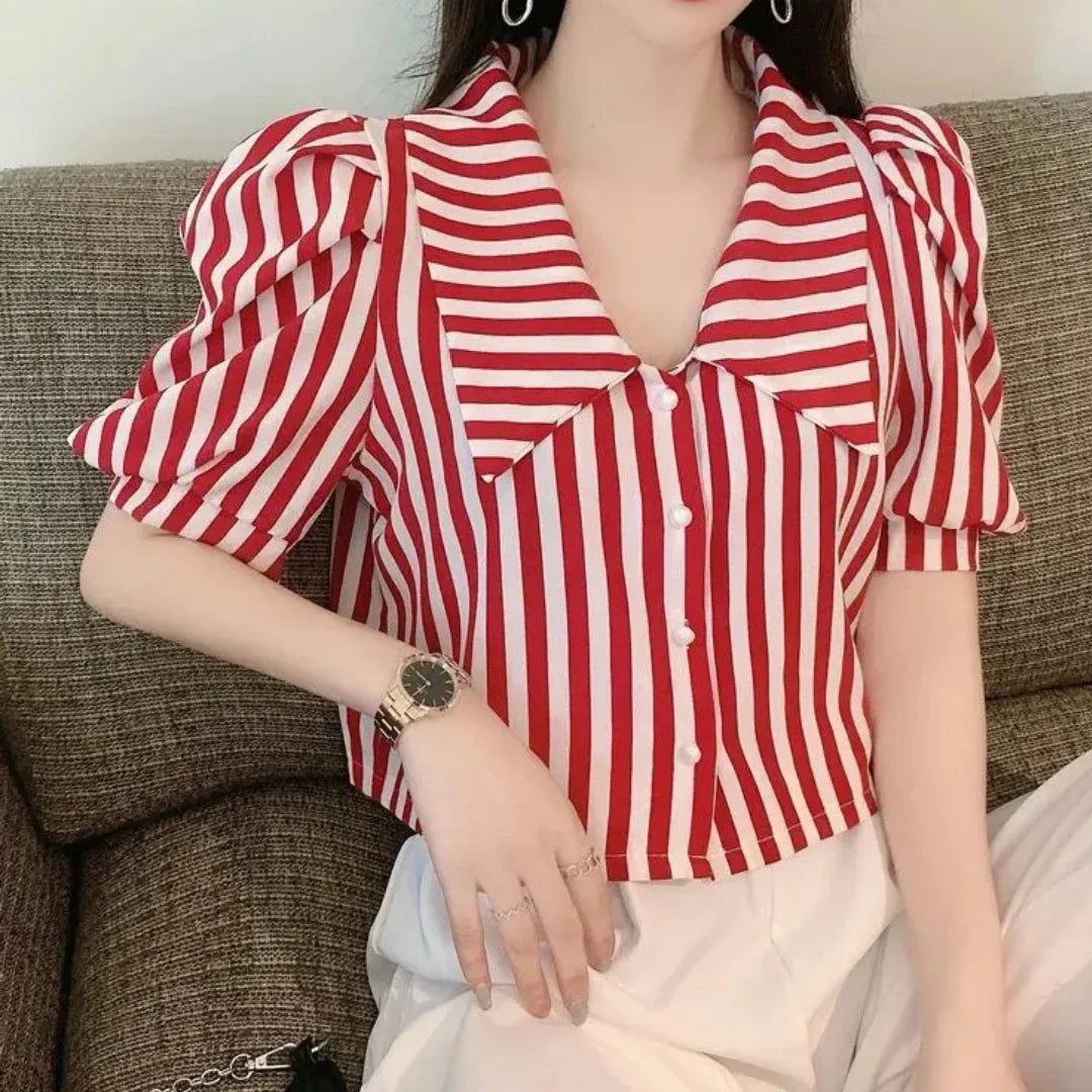 Çizgili Kısa Kollu Gömlek – Şık ve Zarif Tasarım